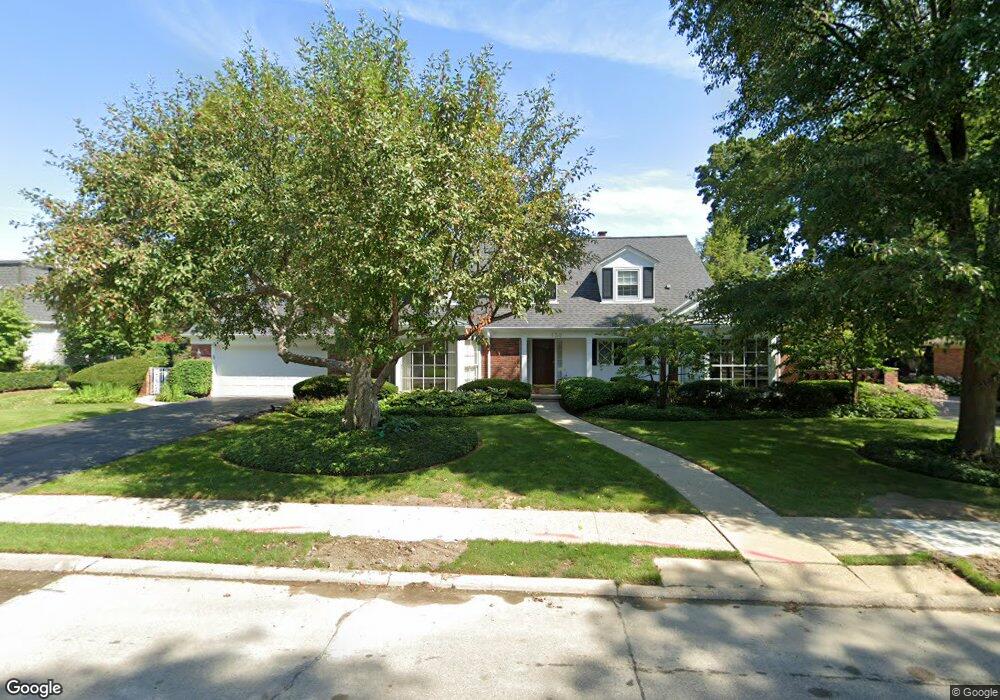 130 Tonnacour Place, Grosse Pointe Farms, MI 48236 - photo 1