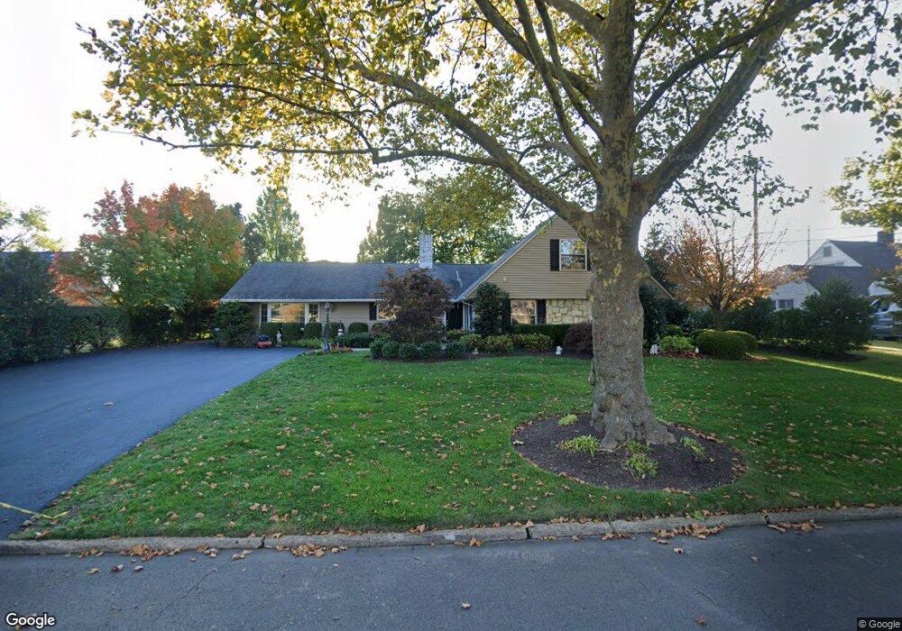 11 Spindletree Rd, Levittown, PA 19056 - photo 1