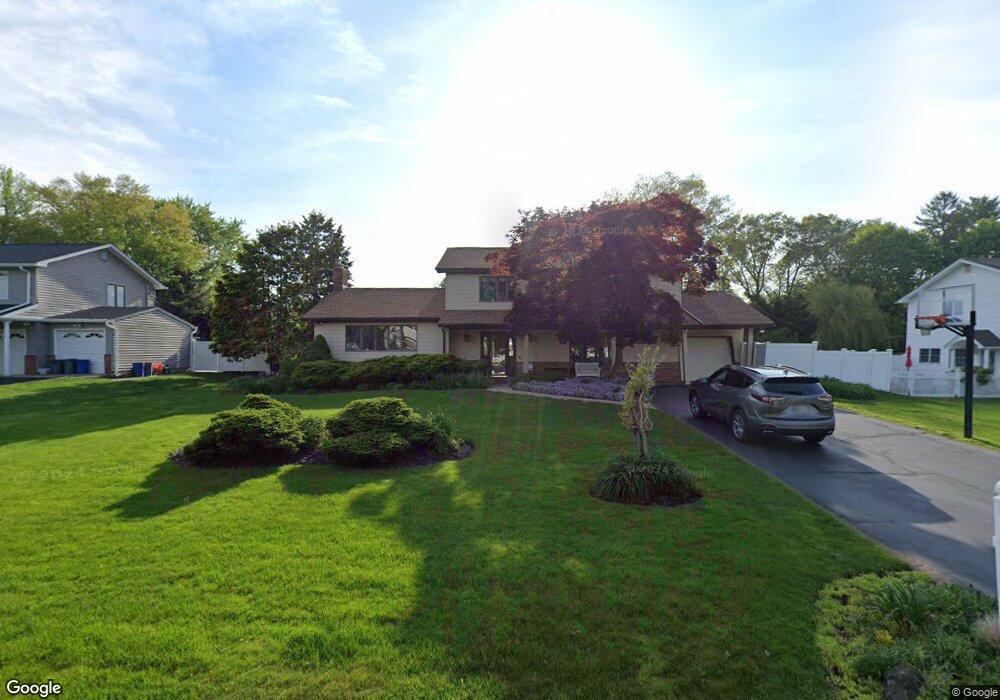 124 Caramel Rd, ComMacK, NY 11725 - photo 1