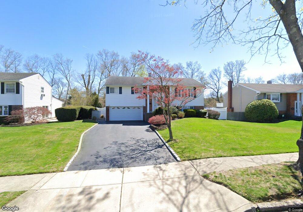 16 Chatham Rd, ComMacK, NY 11725 - photo 1