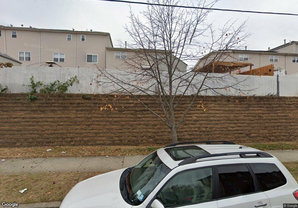 215 Skyline Dr, Staten Island, NY 10304 - photo 1