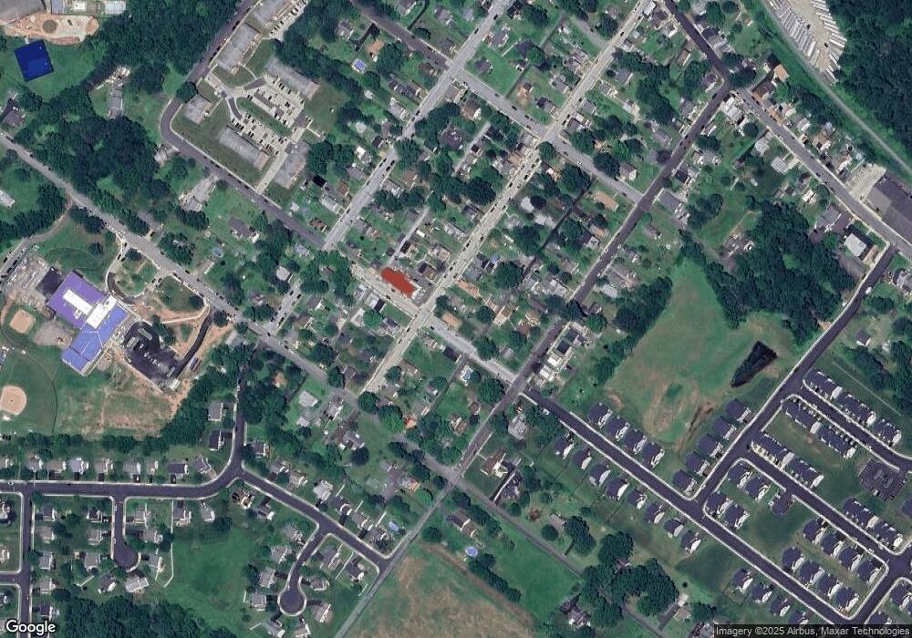 305 S Cedar St, Spring City, PA 19475 - photo 1