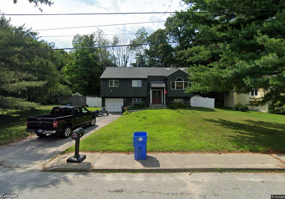 33 Woodcrest Ct, Cranston, RI 02921 - photo 1