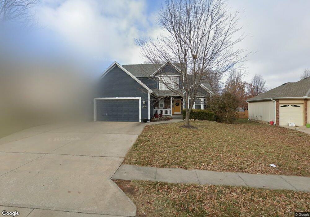 1704 Overbrook Ln, Raymore, MO 64083 - photo 1