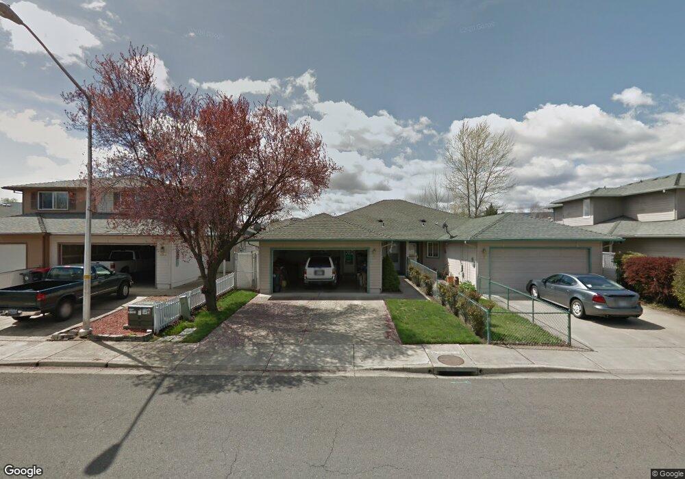 931 Glengrove Ave, Central Point, OR 97502 - photo 1