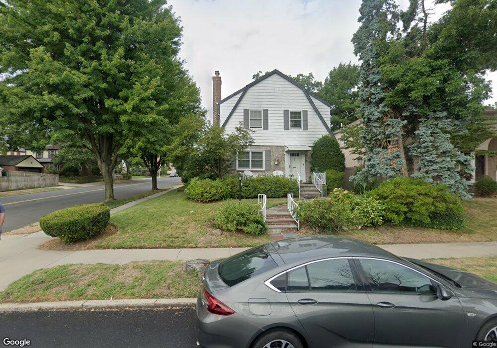 7372 196th St, Fresh Meadows, NY 11366 - photo 1