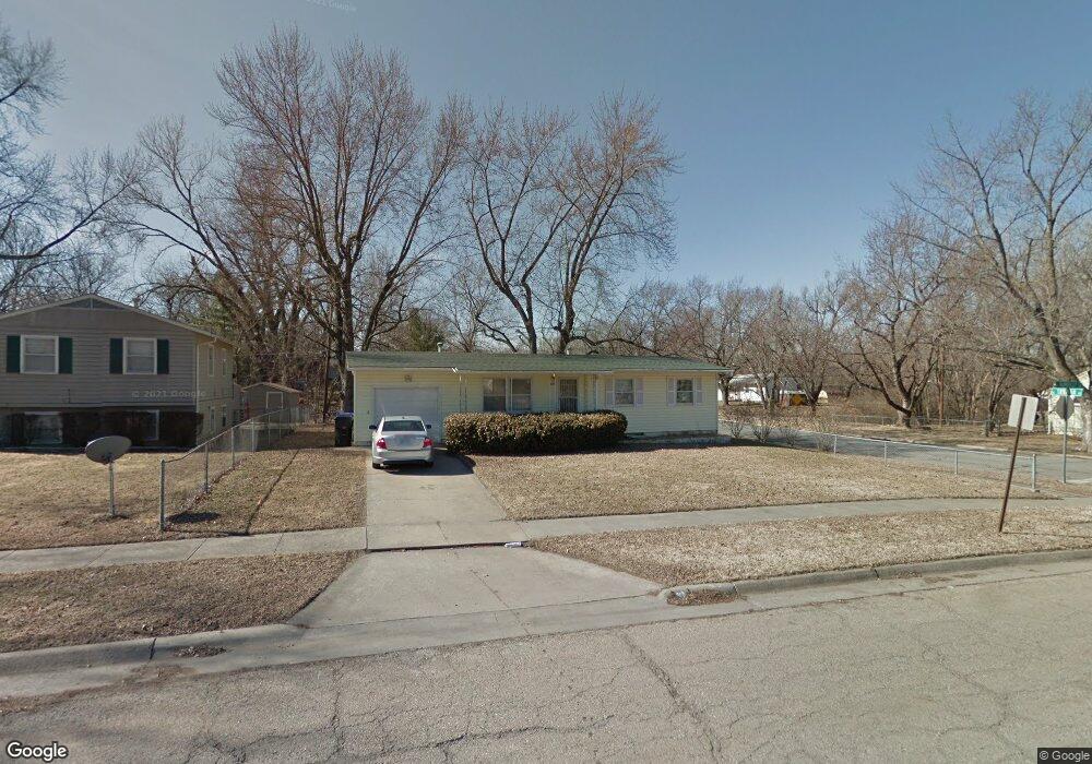 3901 S Humboldt St, Topeka, KS 66609 - photo 1