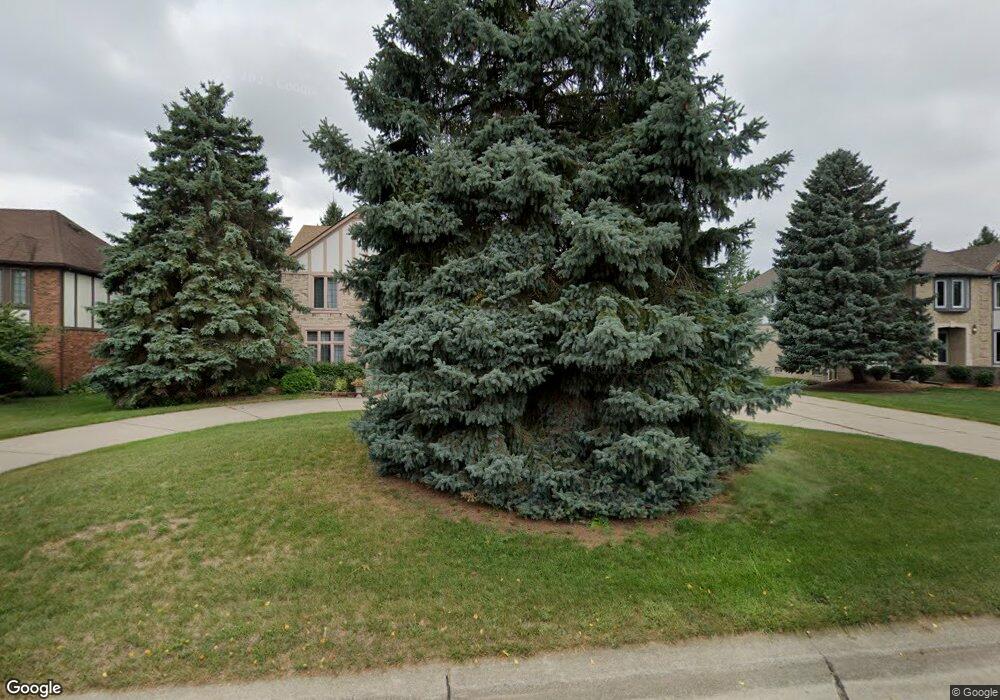 1754 Shaker Heights Dr, Bloomfield Hills, MI 48304 - photo 1