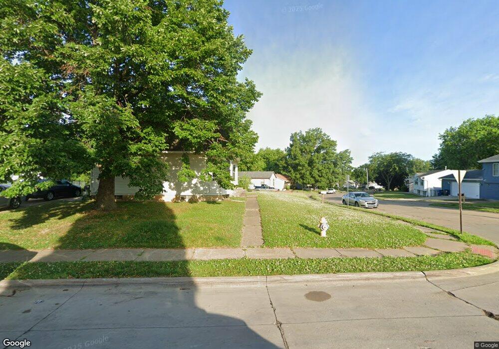 2525 W 55th St, Davenport, IA 52806 - photo 1