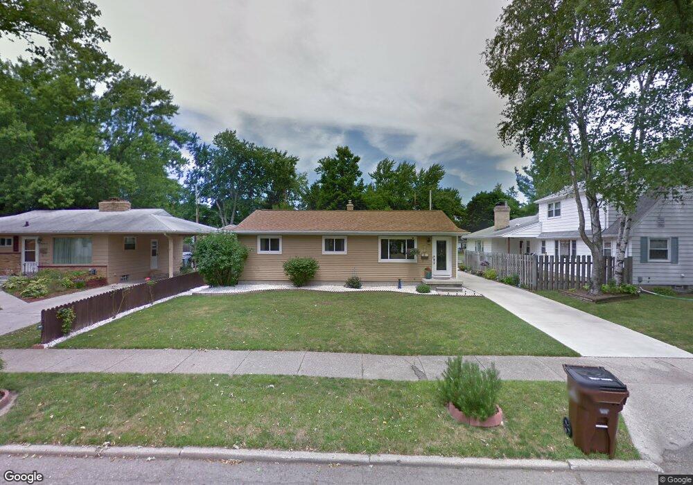 217 E Syringa Dr, Lansing, MI 48910 - photo 1