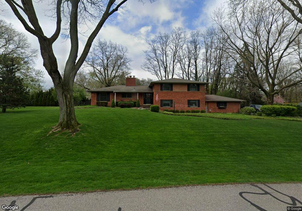 1053 Top View Rd, Bloomfield Hills, MI 48304 - photo 1