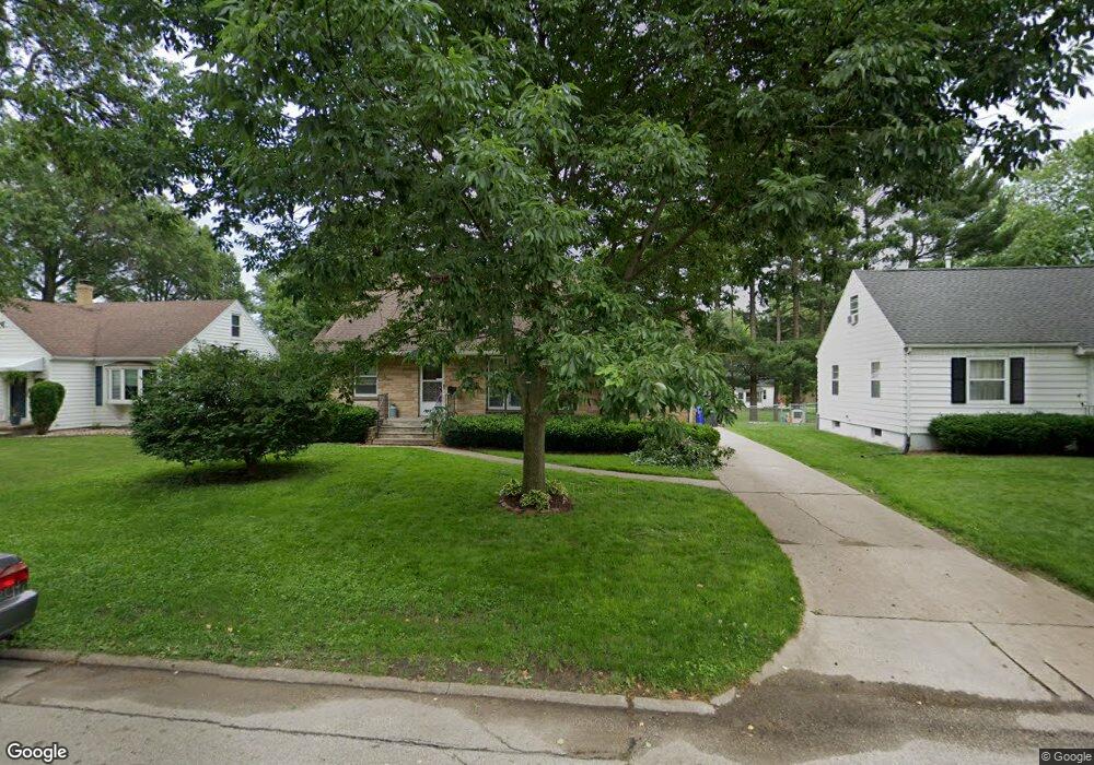 333 21st St NW, Cedar Rapids, IA 52405 - photo 1