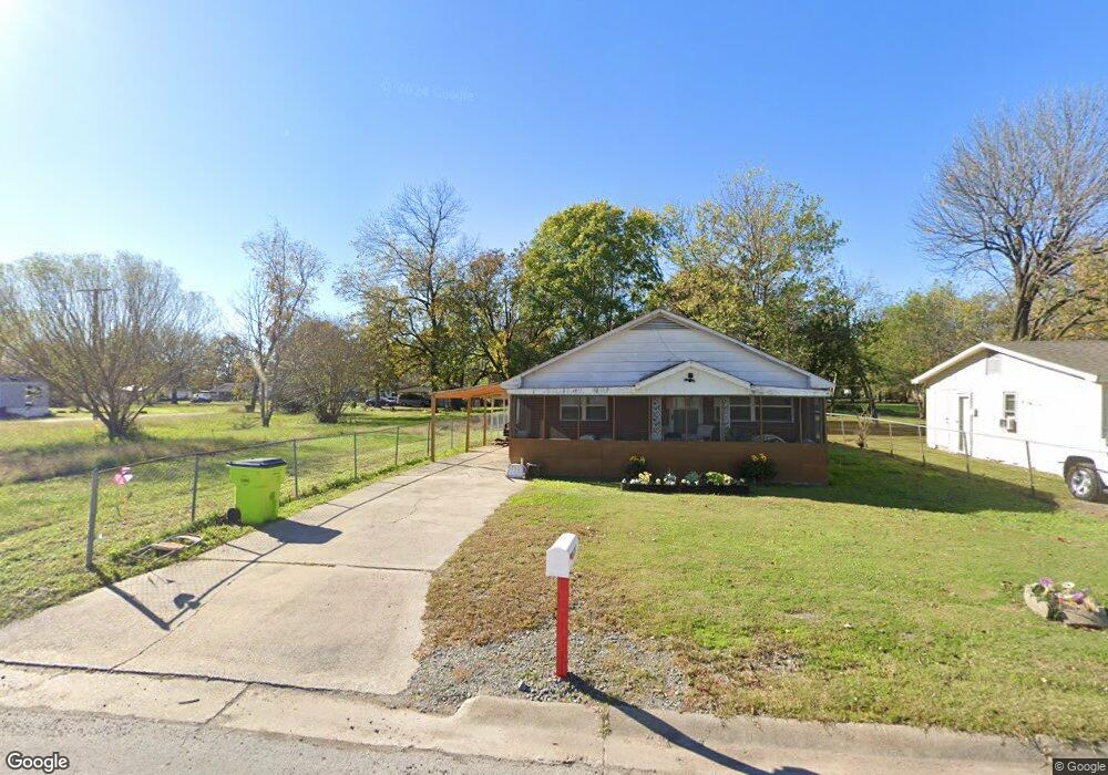 609 N Porter St, Stuttgart, AR 72160 - photo 1