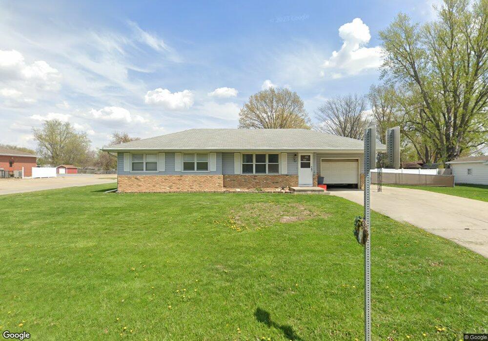 1102 E 12th St S, Newton, IA 50208 - photo 1