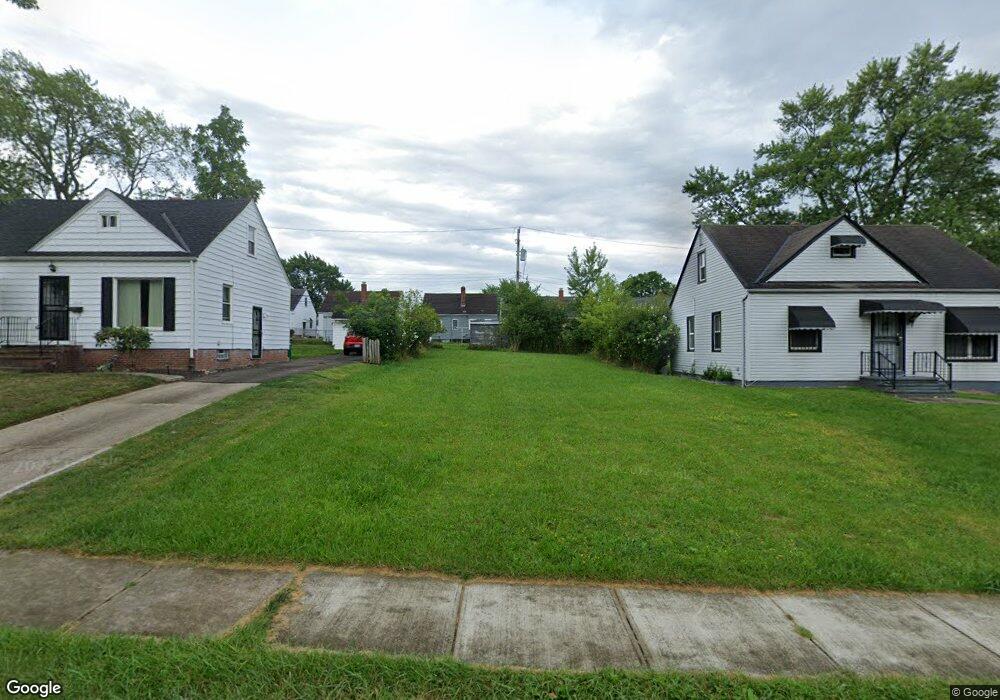 20806 Hansen Rd, Maple Heights, OH 44137 - photo 1