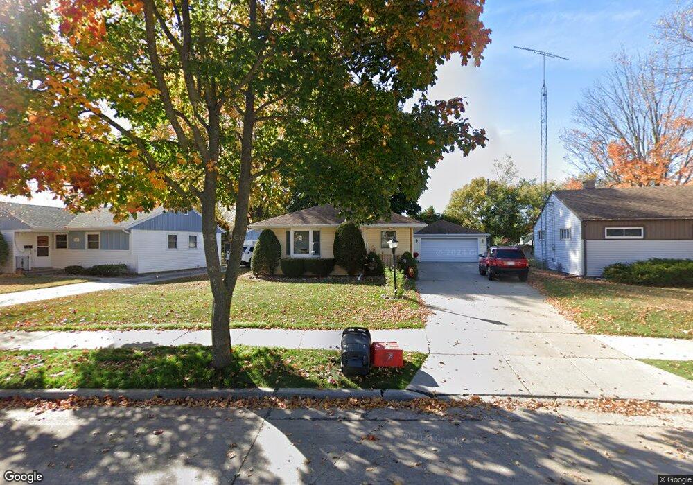 1101 Cherry Rd, Manitowoc, WI 54220 - photo 1