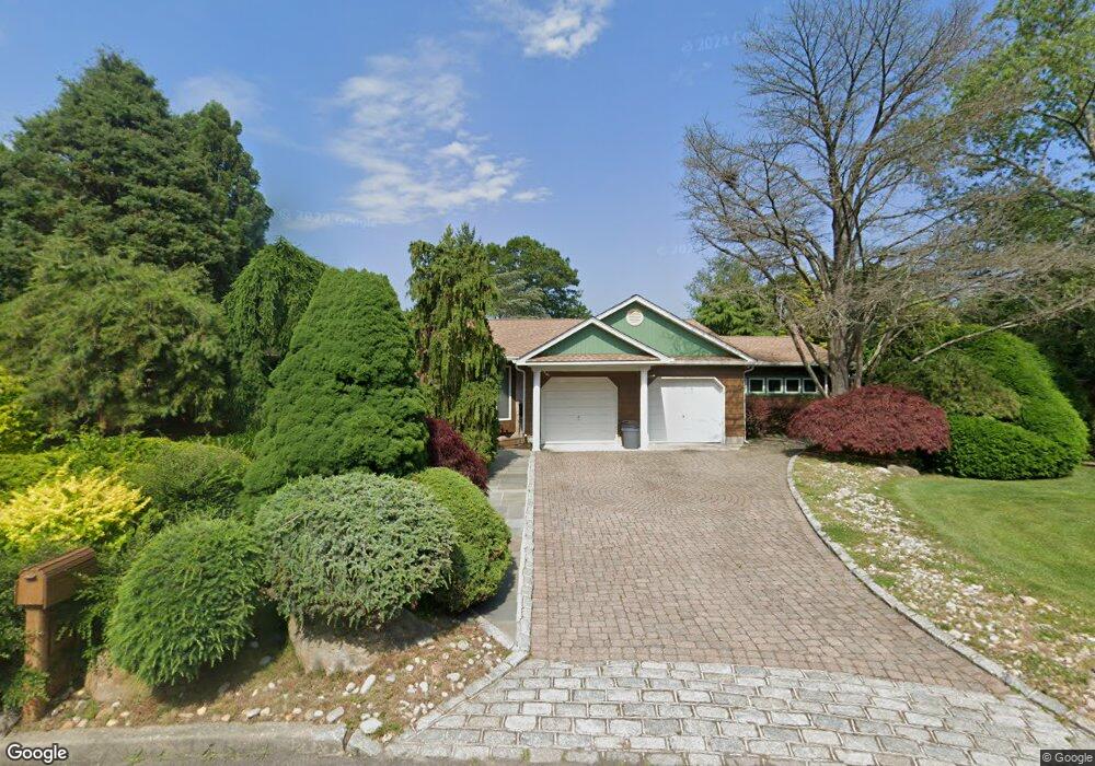 21 Glenwood Ct, Bayport, NY 11705 - photo 1