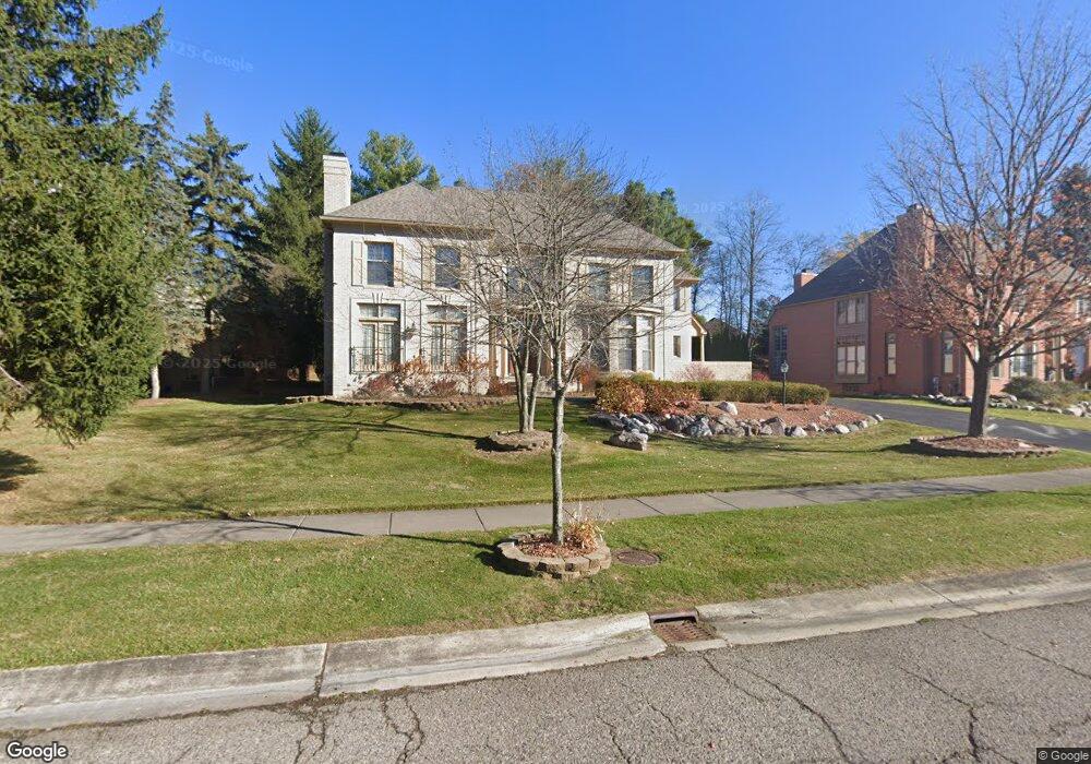 7284 Ravines Cir, West Bloomfield, MI 48322 - photo 1