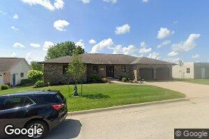 813 7th Ave SW, Cascade, IA 52033