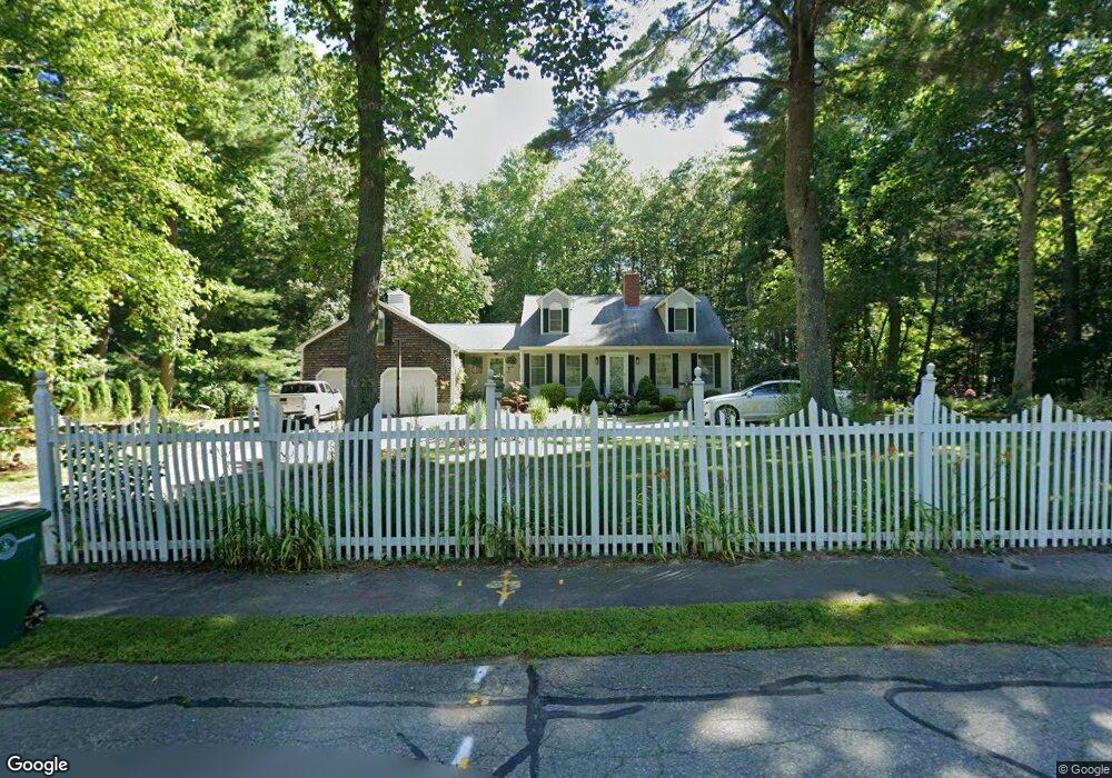 281 Edgewater Dr, Pembroke, MA 02359 - photo 1