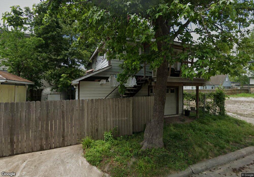 2611 Columbia St, Houston, TX 77008 - photo 1