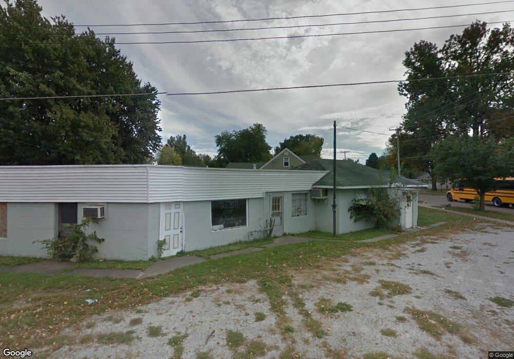 609 N Niles Ave, Tuscola, IL 61953 - photo 1