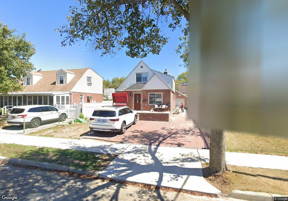 8255 267th St, Glen Oaks, NY 11004 - photo 1