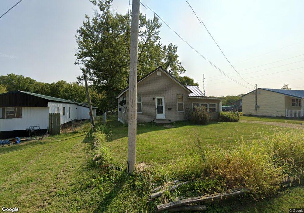 813 Locust St, Columbus Junction, IA 52738 - photo 1