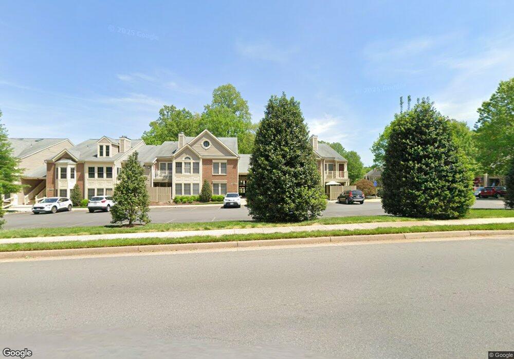 12006 Ridge Knoll Dr unit 10, Fairfax, VA 22033 - photo 1