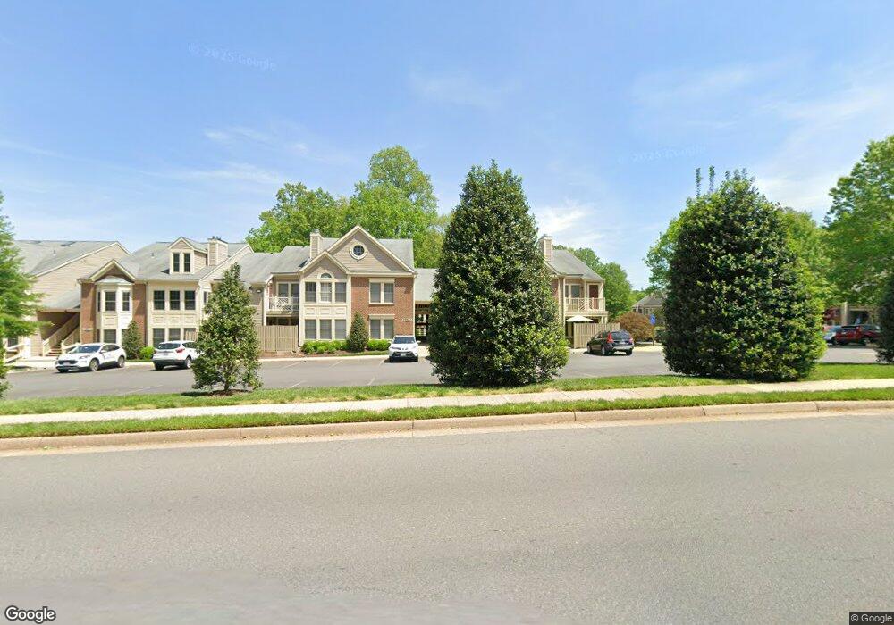 12006 Ridge Knoll Dr unit 8, Fairfax, VA 22033 - photo 1