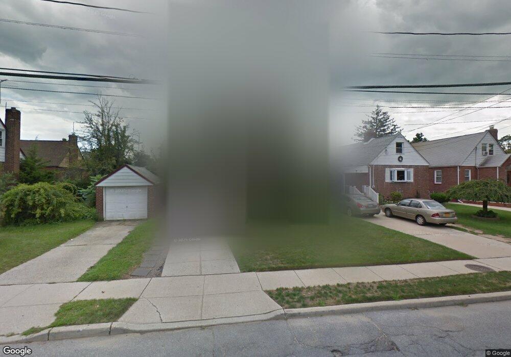 198 Roosevelt Ave, Valley Stream, NY 11581 - photo 1