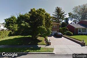 93 Country Village Ln, New Hyde Park, NY 11040