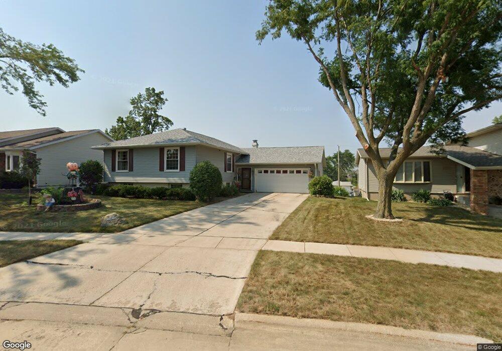 3410 Sue Ln NW, Cedar Rapids, IA 52405 - photo 1