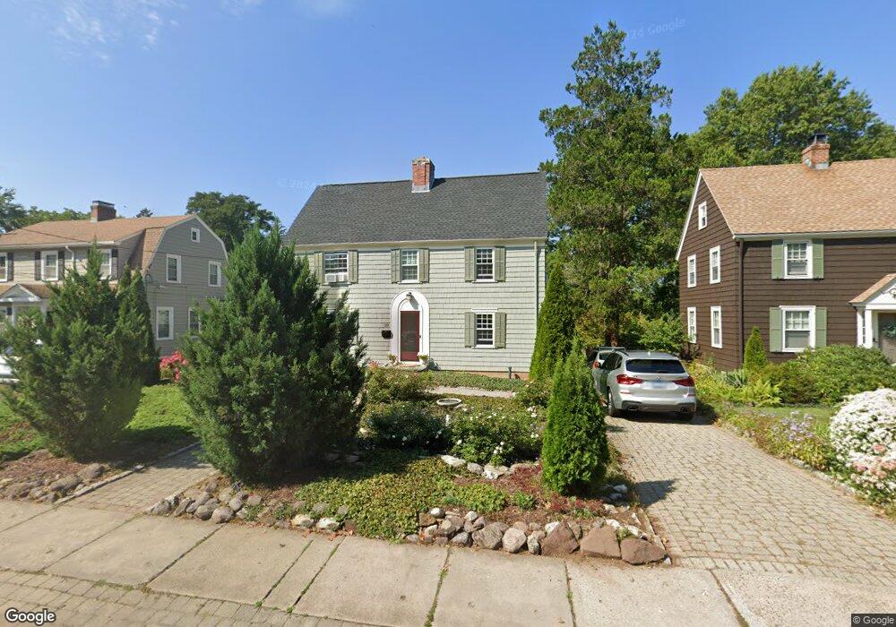 219 Quaker Ln N unit 1 Flr, West Hartford, CT 06119 - photo 1