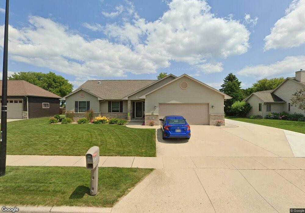 917 River Bluff Dr, Manitowoc, WI 54220 - photo 1