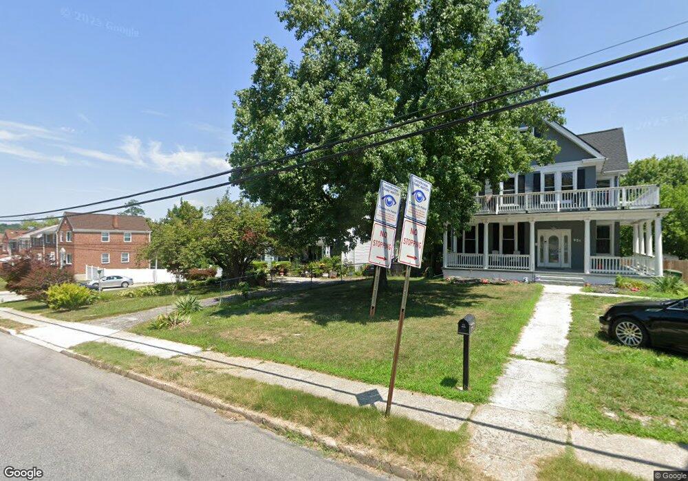 923 Cooks Ln, Baltimore, MD 21229 - photo 1