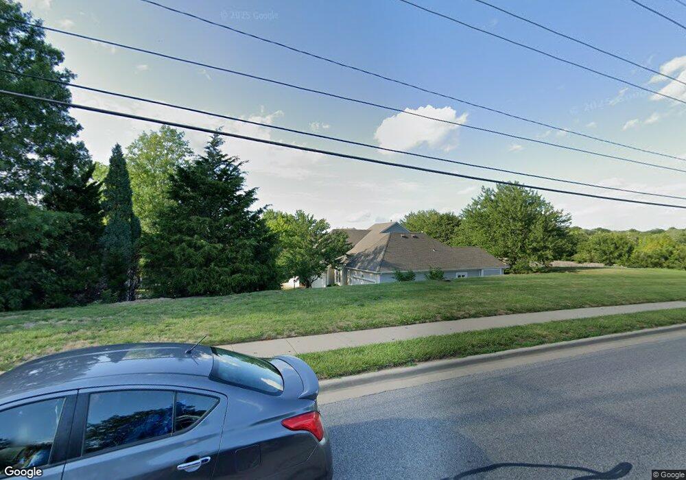 5853 Park Cir, Shawnee, KS 66216 - photo 1