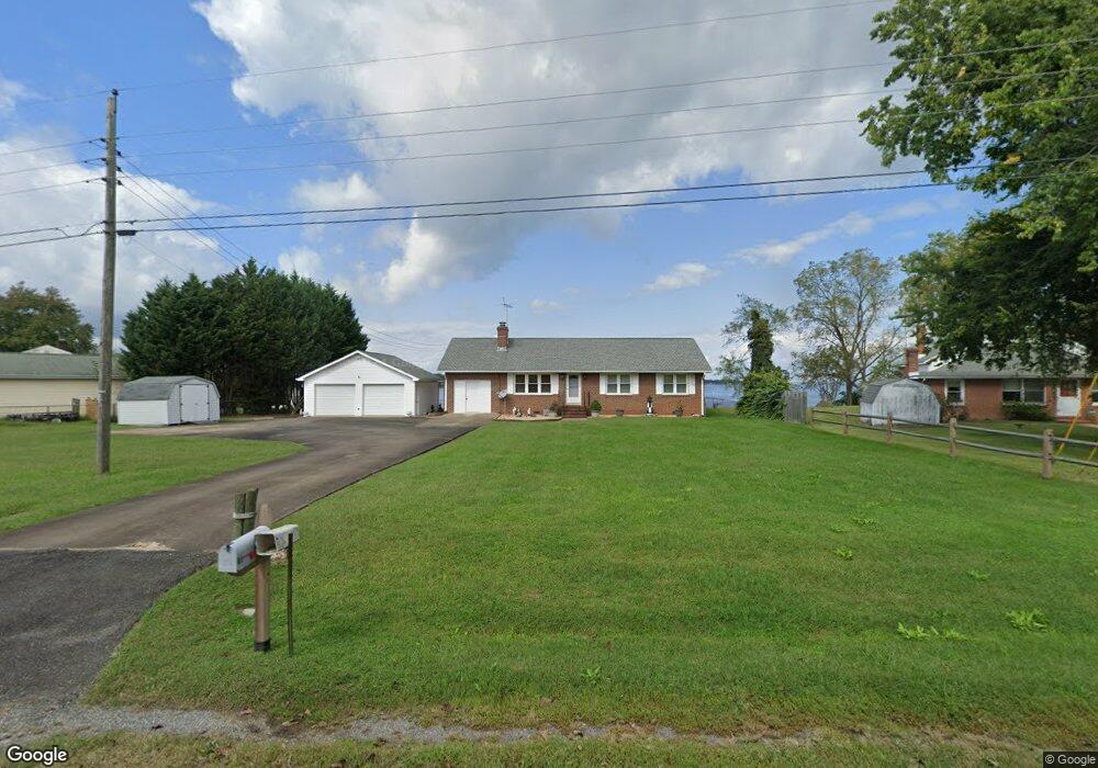 274 E Potomac Dr, Colonial Beach, VA 22443 - photo 1