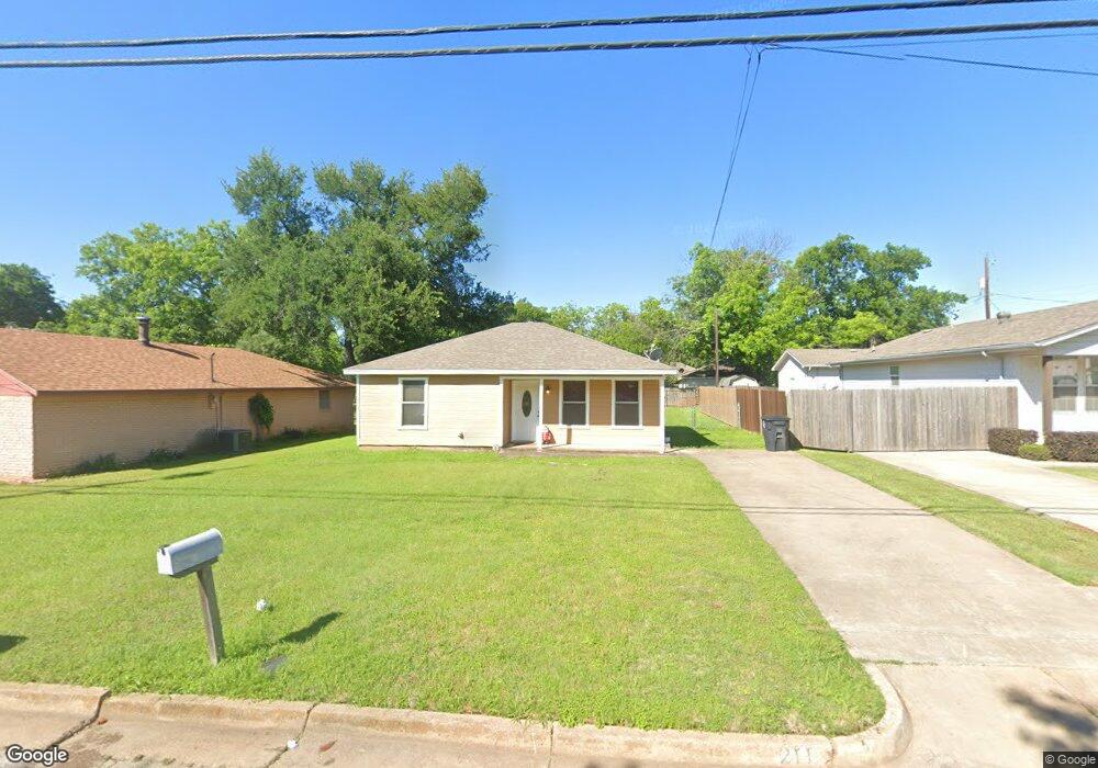 211 N Pendell Ave, Cleburne, TX 76033 - photo 1