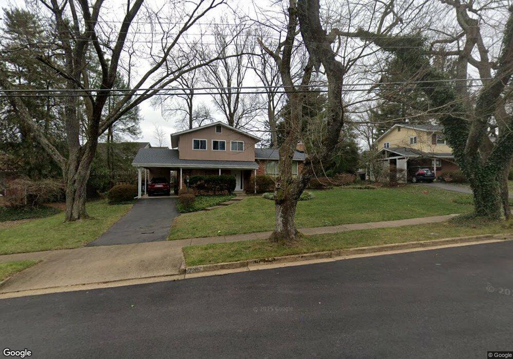 7205 Thrasher Rd, McLean, VA 22101 - photo 1