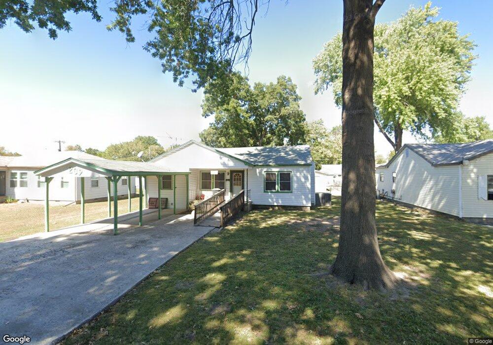 209 NE 4th St, Pryor, OK 74361 - photo 1