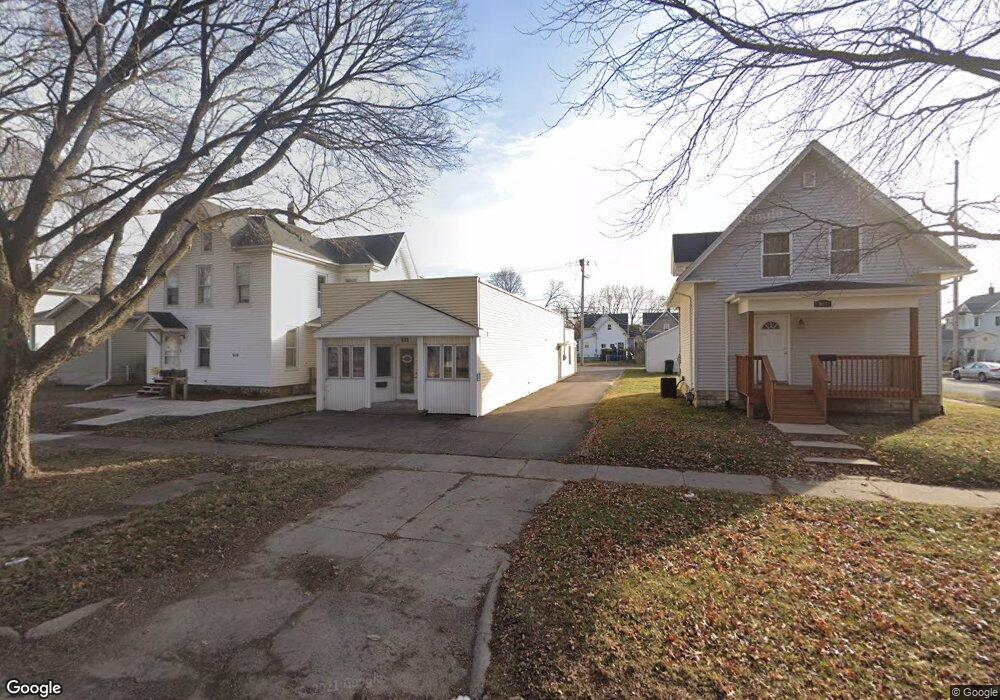 923 F Ave NW, Cedar Rapids, IA 52405 - photo 1