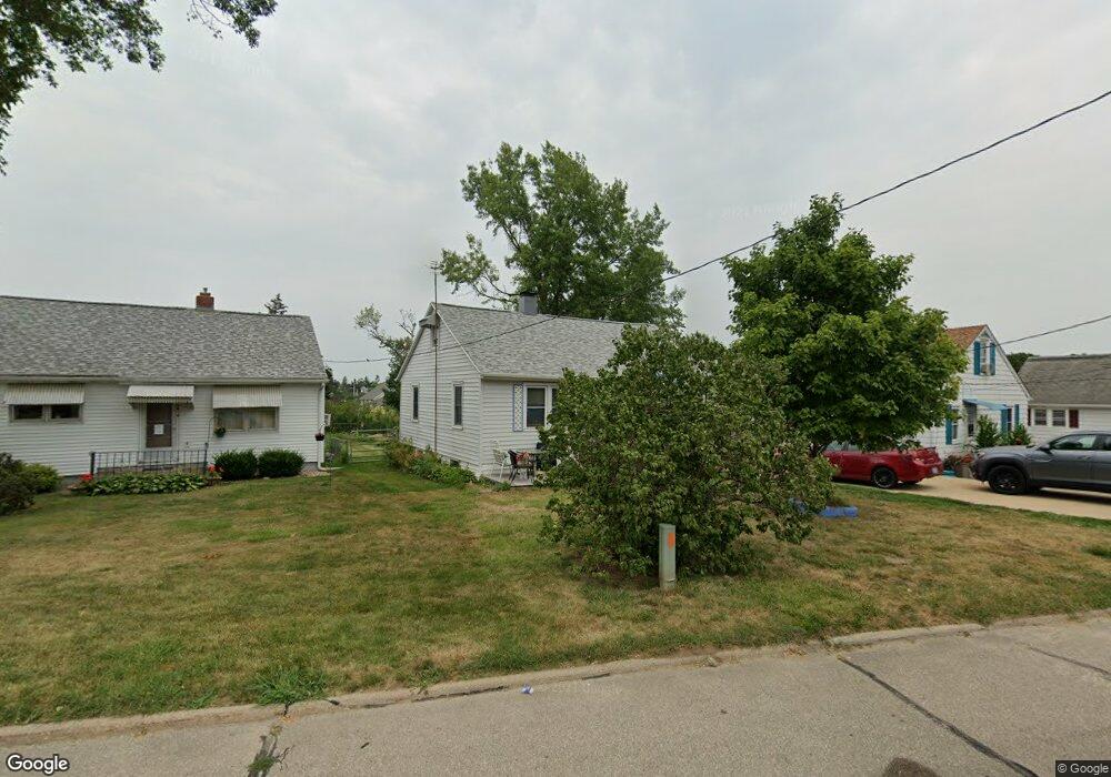 82 Allview Dr SW, Cedar Rapids, IA 52404 - photo 1