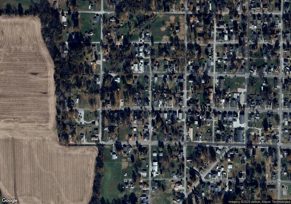 902 W 4th St, Bicknell, IN 47512 - photo 1