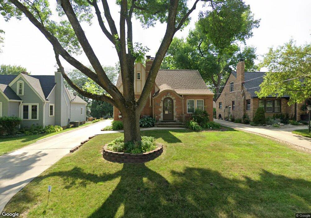 935 26th St SE, Cedar Rapids, IA 52403 - photo 1