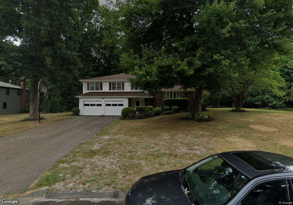 10 Pheasant Ln, Bloomfield, CT 06002 - photo 1