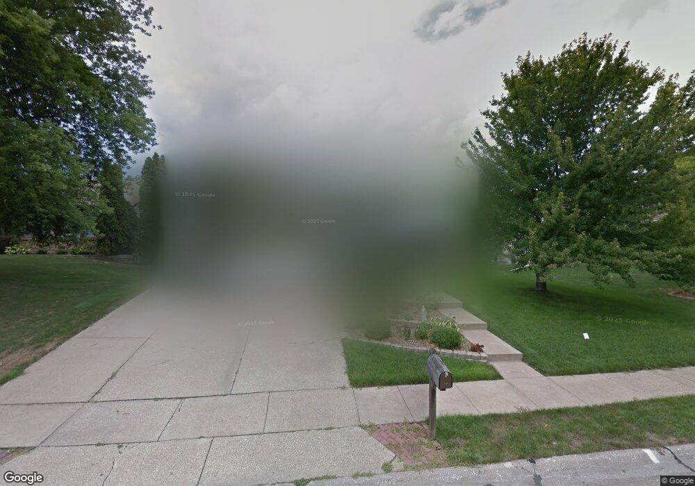 1404 W 47th Ct, Davenport, IA 52806 - photo 1