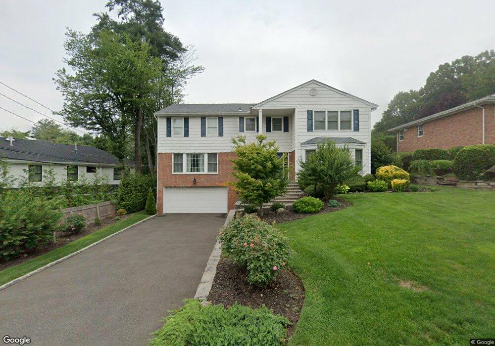 1 Colony Ln, Manhasset, NY 11030 - photo 1