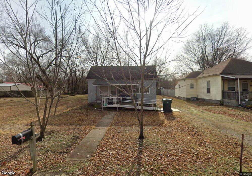 1918 Maple Ave, Parsons, KS 67357 - photo 1