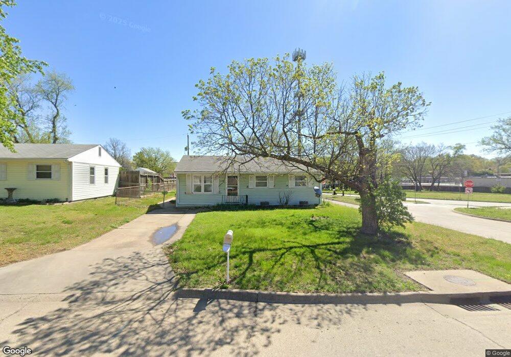 1196 SW Seabrook Ave, Topeka, KS 66604 - photo 1